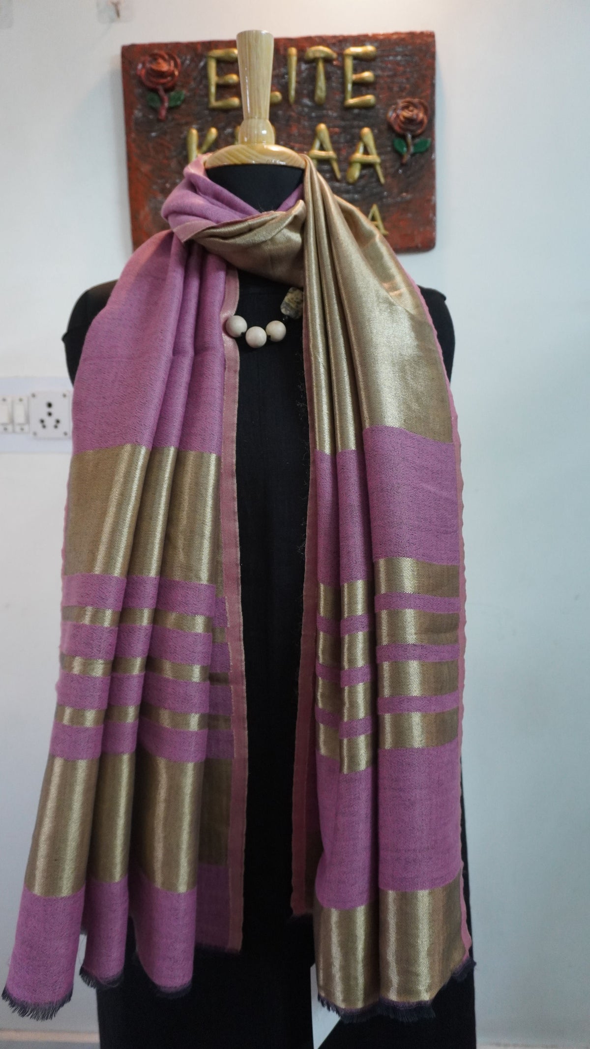 Light pink reversible fine wool stole with zari detail and a subtle border
