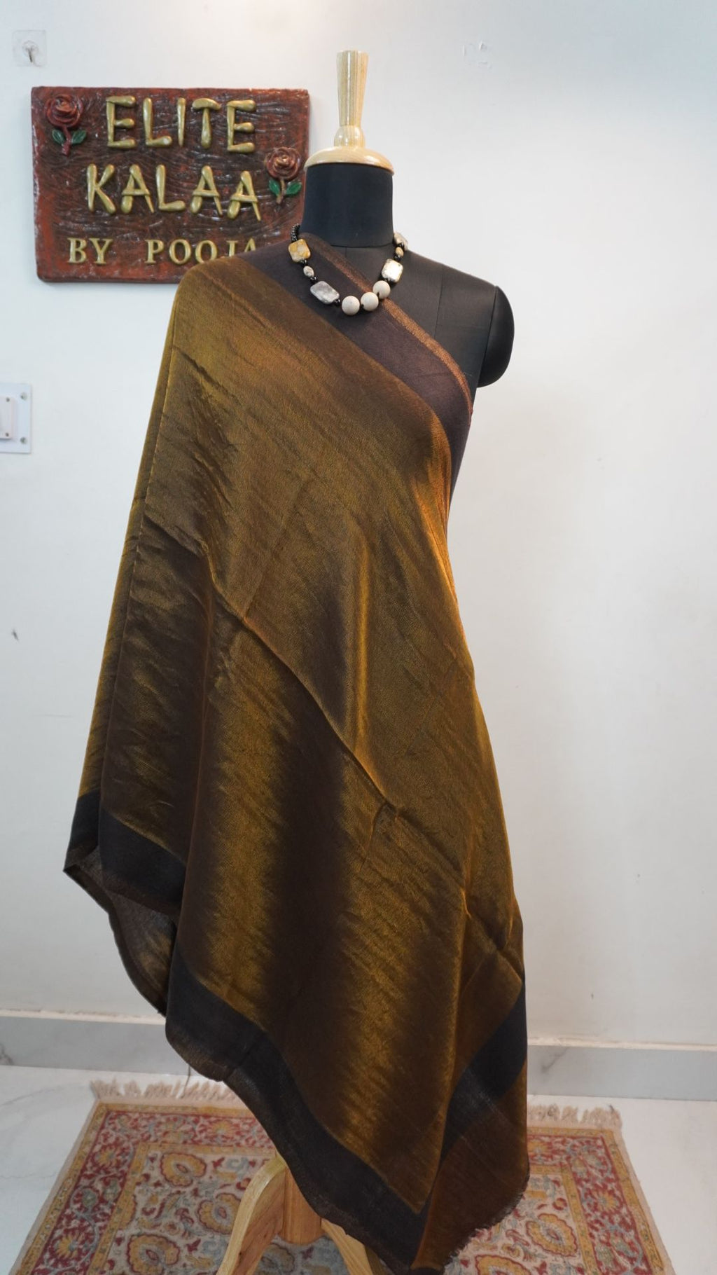Brown fine wool reversible stole with zari and contrasting border detailing