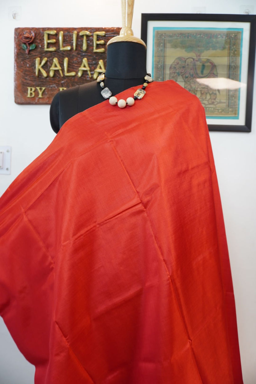 Red plain solid saree with a minimal design